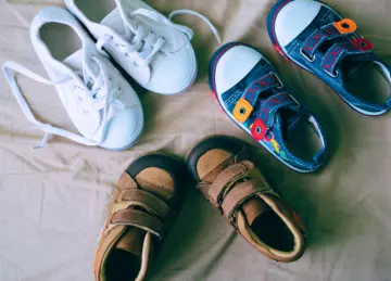 Don de 150 paires de chaussures aux familles dans le besoin