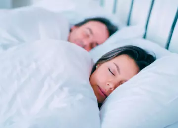 Les signes d’apnée du sommeil à observer chez votre partenaire