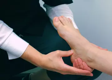 Orthésiste ou podiatre : les différencier