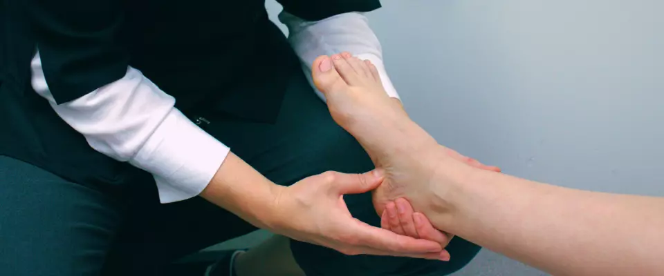 Orthésiste ou podiatre : les différencier