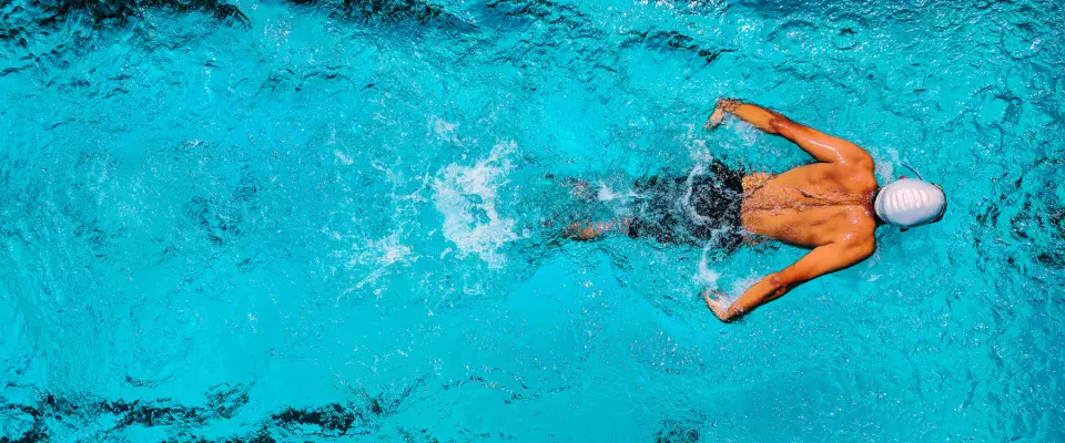 La natation : un sport pour la bonne santé des genoux